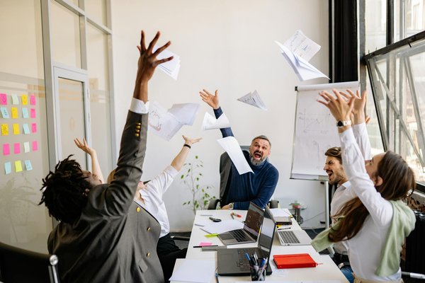 Quels outils d'analyse prédictive les entreprises de vente au détail peuvent-elles utiliser pour anticiper les tendances des consommateurs ?
